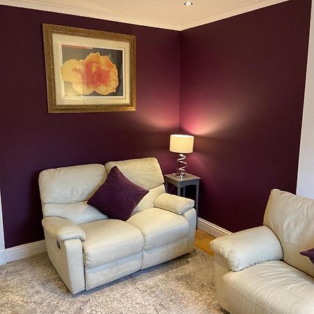 Cheerful One Bedroom Cottage With Parking Space. 格拉斯哥 外观 照片