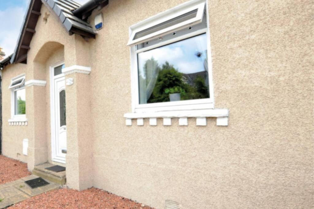 Cheerful One Bedroom Cottage With Parking Space. 格拉斯哥 外观 照片